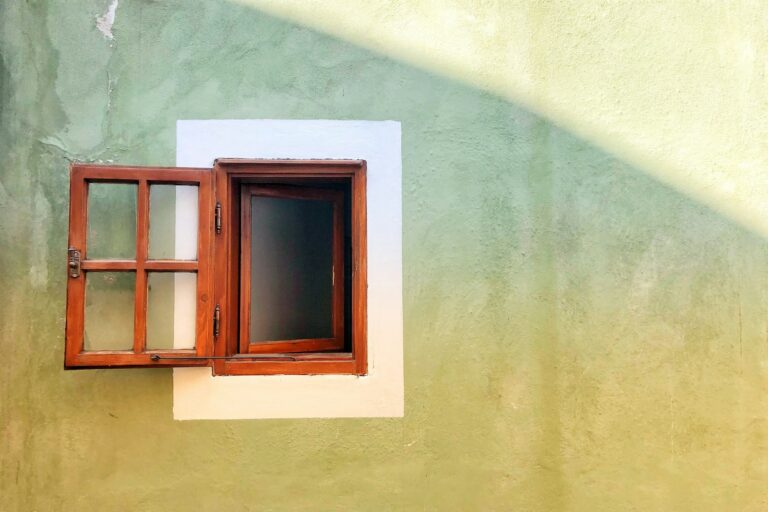 Detalle de ventana y fachada
